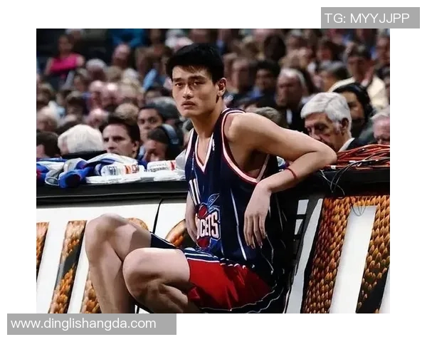 姚明怒砍对手展现霸气风范引发球迷热议与期待