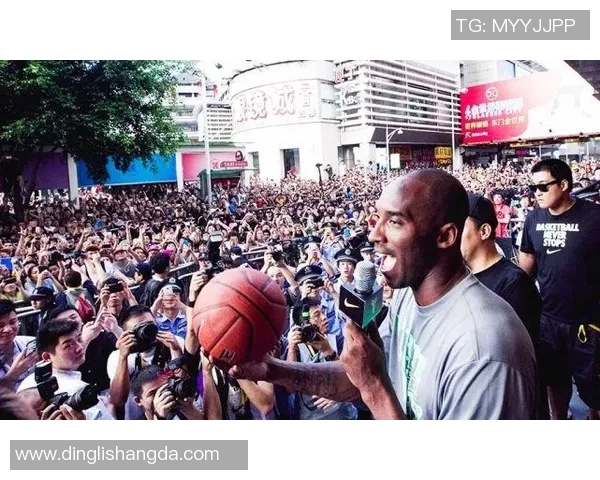 科比十代篮球鞋全明星盛典回顾与球迷热情互动的精彩瞬间